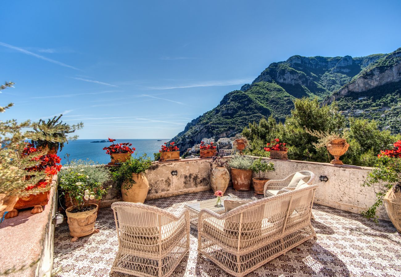 Villa a Positano - AMORE RENTALS - Villa Angelina 1 con Piscina Privata, Vista Mare, Cuoco e Colazione Ideale per Matrimoni