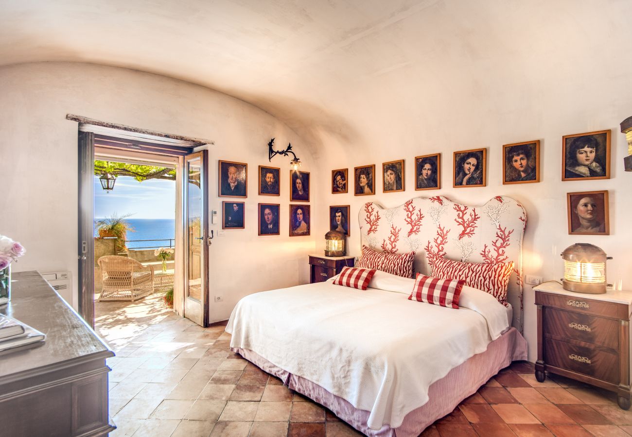 Villa a Positano - AMORE RENTALS - Villa Angelina 1 con Piscina Privata, Vista Mare, Cuoco e Colazione Ideale per Matrimoni