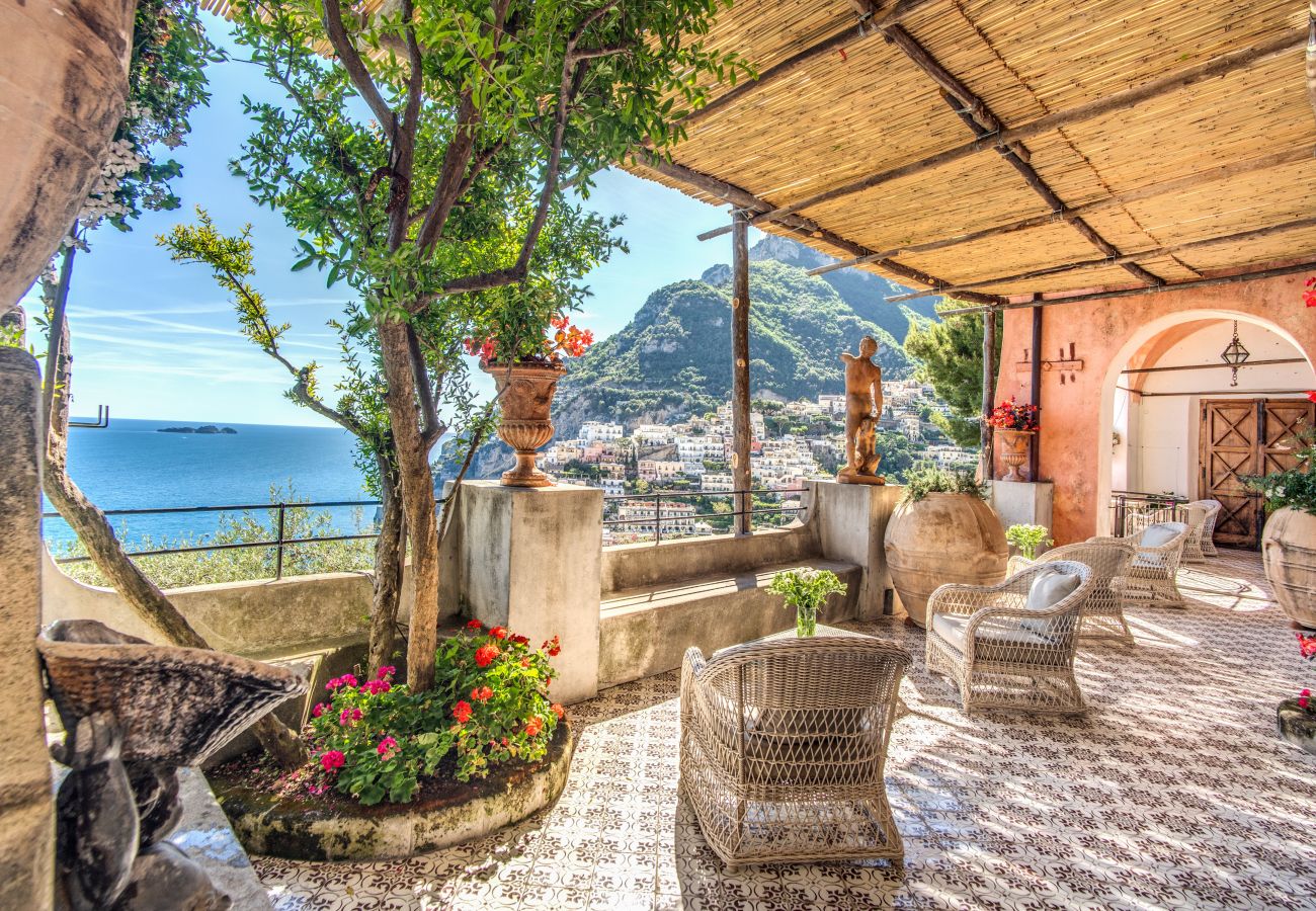 Villa a Positano - AMORE RENTALS - Villa Angelina 1 con Piscina Privata, Vista Mare, Cuoco e Colazione Ideale per Matrimoni