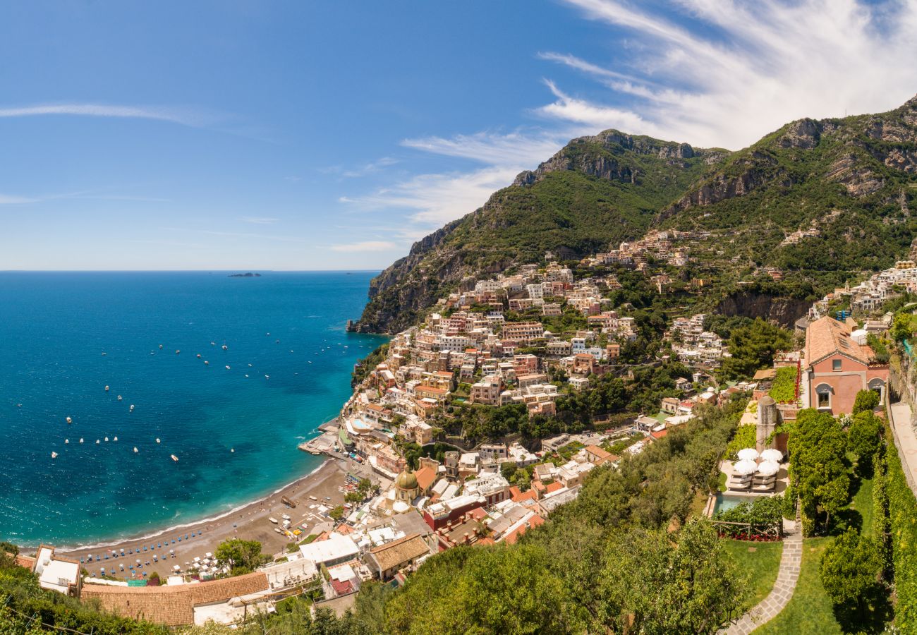 Villa a Positano - AMORE RENTALS - Villa Angelina 1 con Piscina Privata, Vista Mare, Cuoco e Colazione Ideale per Matrimoni