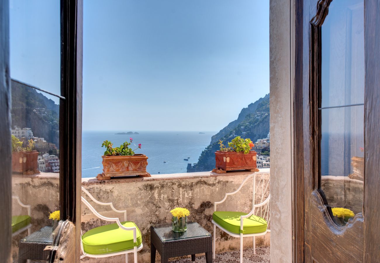 Villa a Positano - AMORE RENTALS - Villa Angelina 1 con Piscina Privata, Vista Mare, Cuoco e Colazione Ideale per Matrimoni