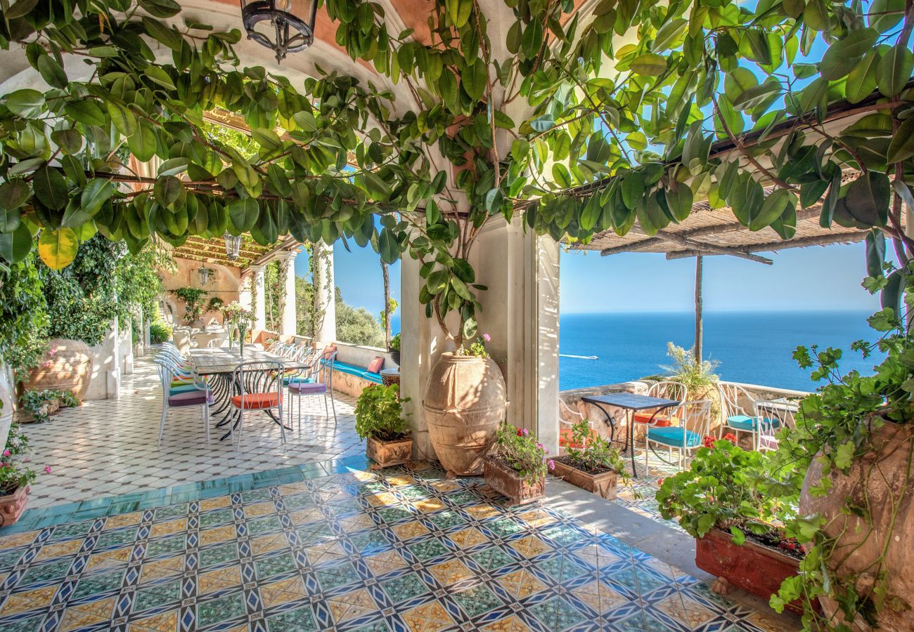 Villa a Positano - AMORE RENTALS - Villa Angelina 1 con Piscina Privata, Vista Mare, Cuoco e Colazione Ideale per Matrimoni