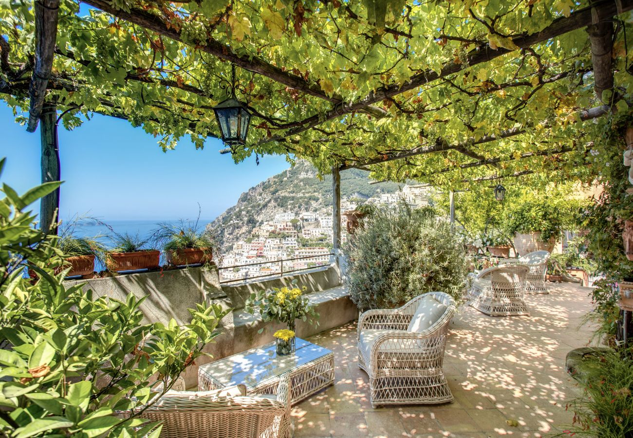 Villa a Positano - AMORE RENTALS - Villa Angelina 1 con Piscina Privata, Vista Mare, Cuoco e Colazione Ideale per Matrimoni