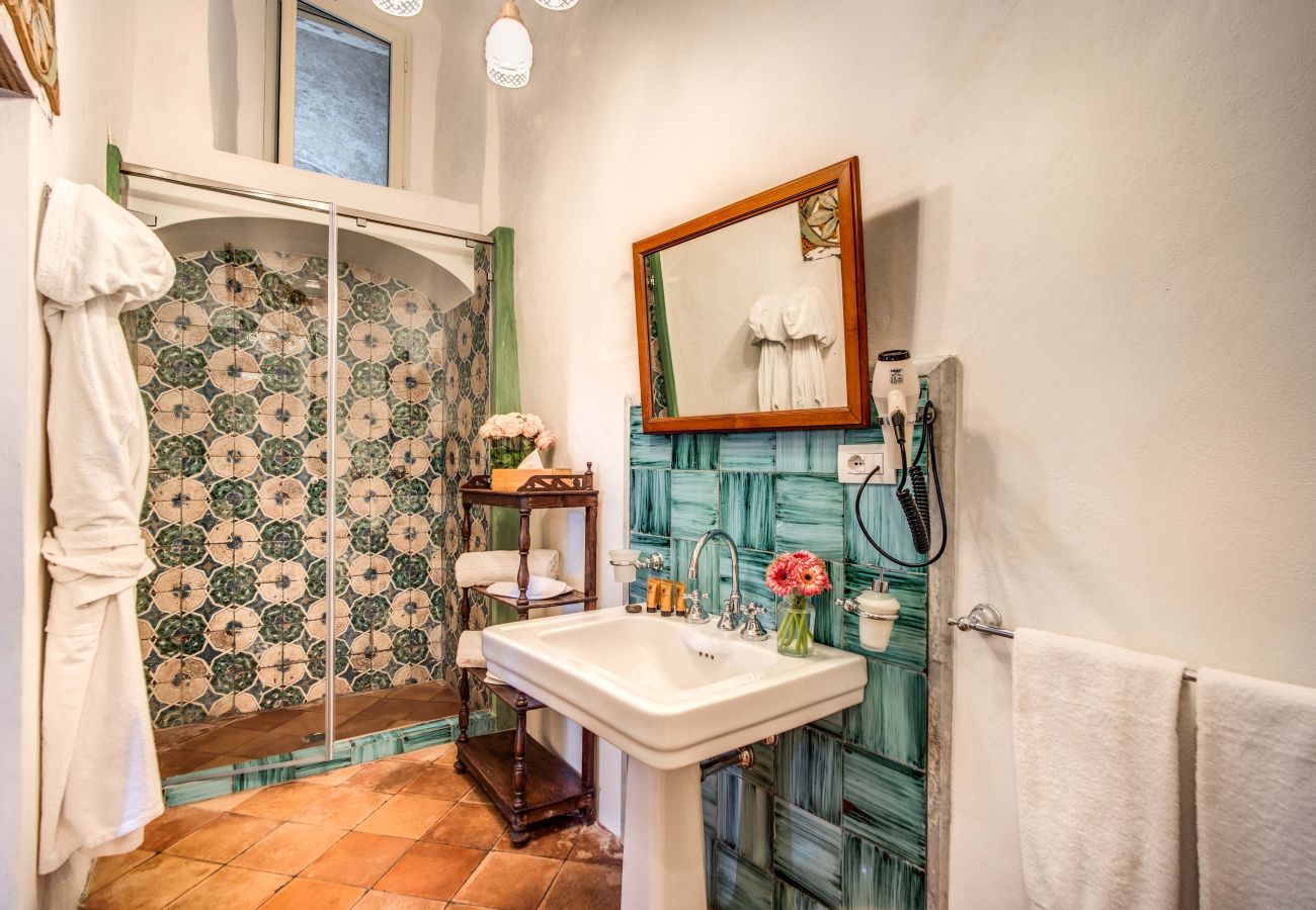 Villa a Positano - AMORE RENTALS - Villa San Giacomo 1 – Villa di Lusso Storica con Vista Mare