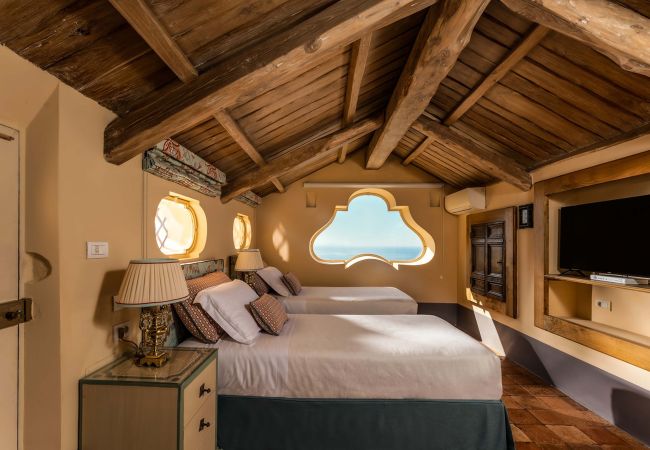 Villa a Positano - AMORE RENTALS - Palazzo Santa Croce con Piscina Riscaldata, Vista Mare, Cuoco e Colazione Ideale per Matrimoni Villa a Positano - AMORE RENTALS - Palazzo Santa Croce con Piscina Riscaldata, Vista Mare, Cuoco e Colazione Ideale per Matrimoni