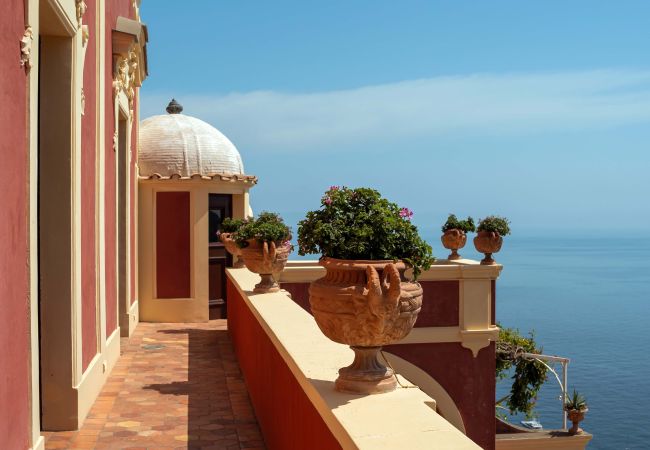 Villa a Positano - AMORE RENTALS - Palazzo Santa Croce con Piscina Riscaldata, Vista Mare, Cuoco e Colazione Ideale per Matrimoni Villa a Positano - AMORE RENTALS - Palazzo Santa Croce con Piscina Riscaldata, Vista Mare, Cuoco e Colazione Ideale per Matrimoni
