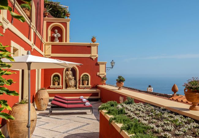 Villa a Positano - AMORE RENTALS - Palazzo Santa Croce con Piscina Riscaldata, Vista Mare, Cuoco e Colazione Ideale per Matrimoni Villa a Positano - AMORE RENTALS - Palazzo Santa Croce con Piscina Riscaldata, Vista Mare, Cuoco e Colazione Ideale per Matrimoni