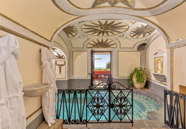 Villa a Positano - AMORE RENTALS - Palazzo Santa Croce con Piscina Riscaldata, Vista Mare, Cuoco e Colazione Ideale per Matrimoni Villa a Positano - AMORE RENTALS - Palazzo Santa Croce con Piscina Riscaldata, Vista Mare, Cuoco e Colazione Ideale per Matrimoni