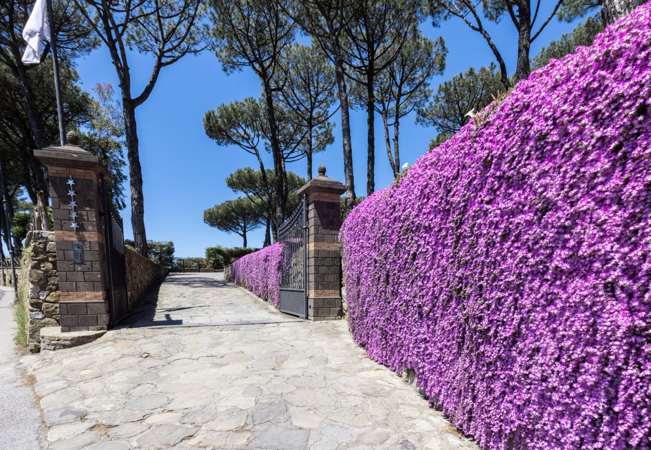 Villa a Sant´Agata sui Due Golfi - AMORE RENTALS - Villa Jasmine con Piscina Privata Ideale per Matrimoni