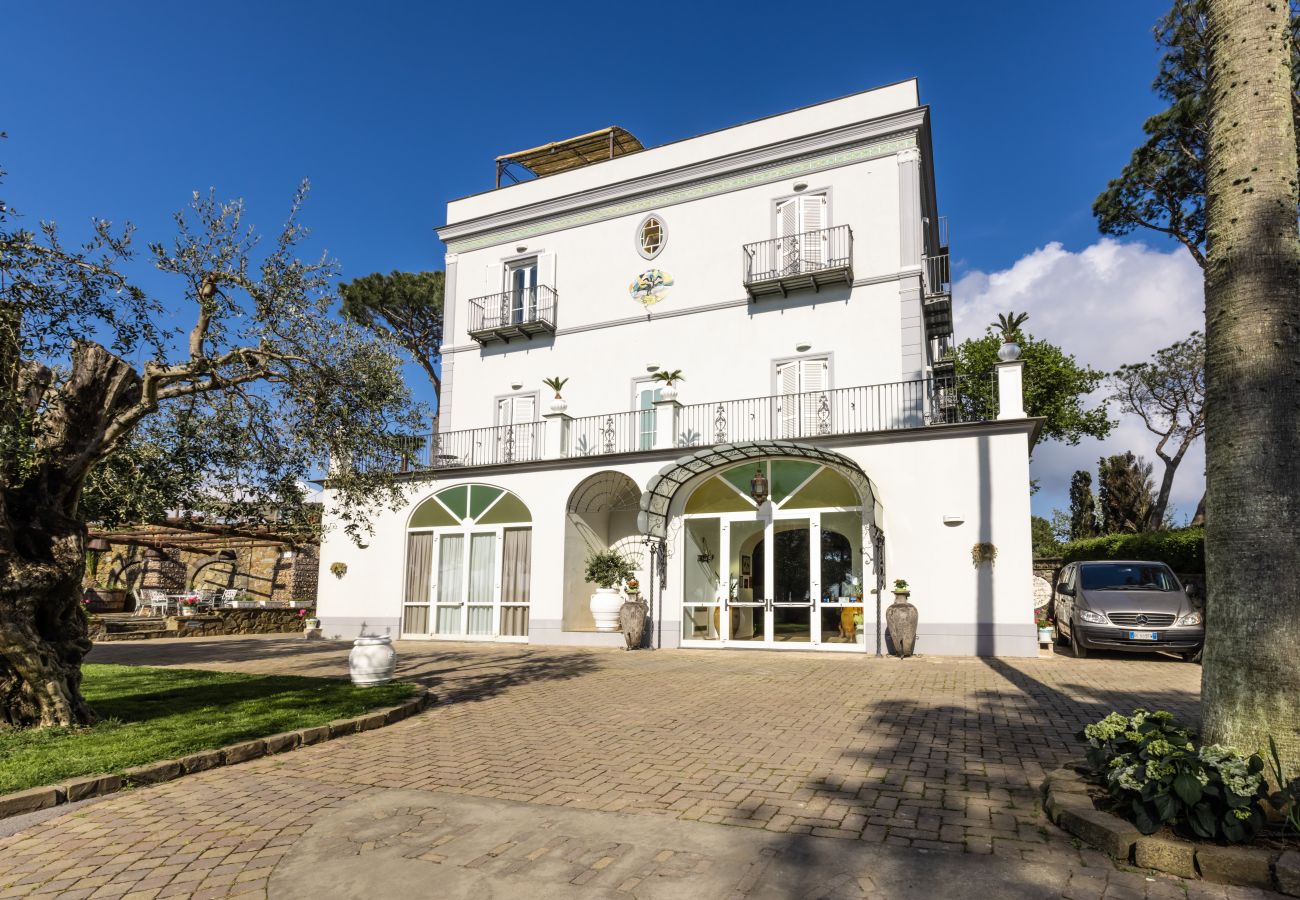 Villa a Sant´Agata sui Due Golfi - AMORE RENTALS - Villa Jasmine con Piscina Privata Ideale per Matrimoni