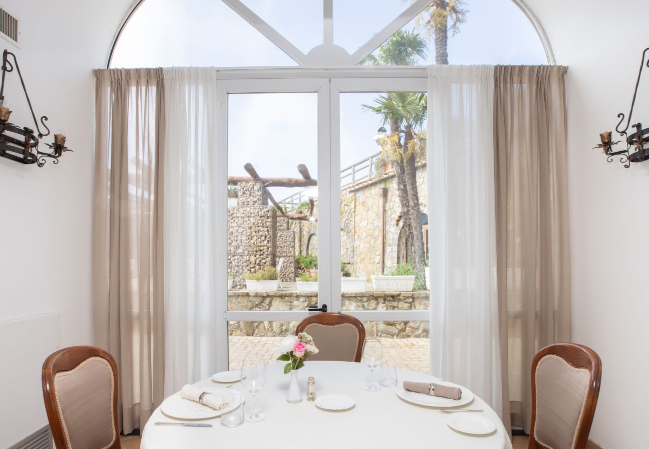 Villa a Sant´Agata sui Due Golfi - AMORE RENTALS - Villa Jasmine con Piscina Privata Ideale per Matrimoni