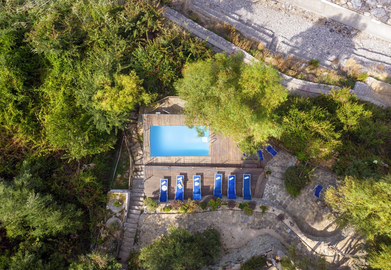 Villa a Massa Lubrense - AMORE RENTALS - Villa Ofelia con Piscina Privata, Giardino e Discesa Diretta al Mare