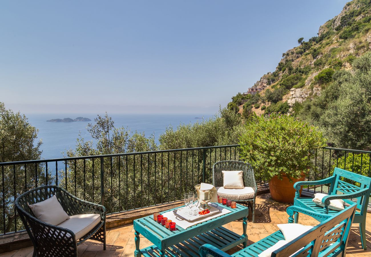 Villa a Positano - AMORE RENTALS -Villa Era con Piscina Privata, Vista Mare, Terrazzi e Parcheggio