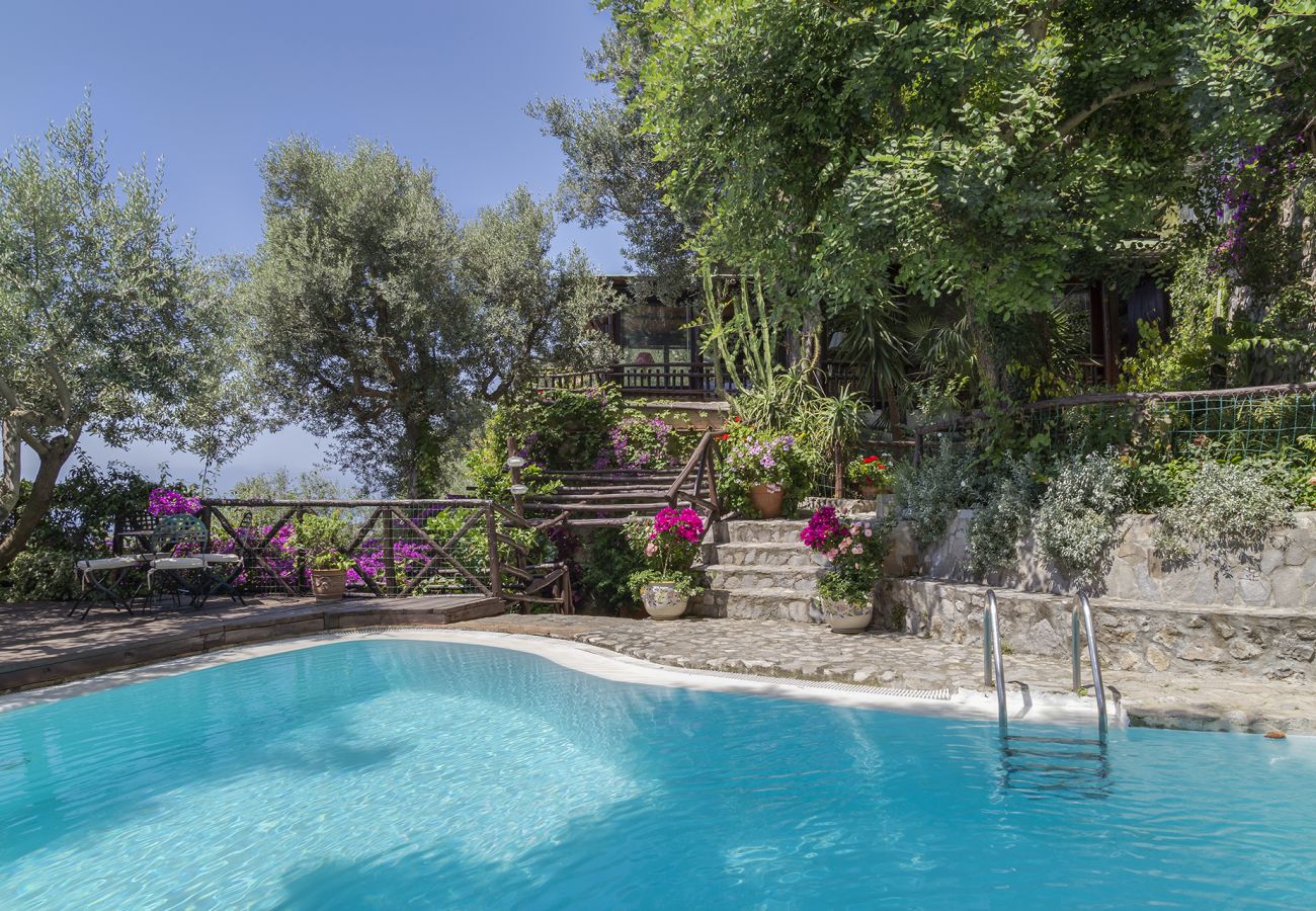 Villa a Positano - AMORE RENTALS -Villa Era con Piscina Privata, Vista Mare, Terrazzi e Parcheggio