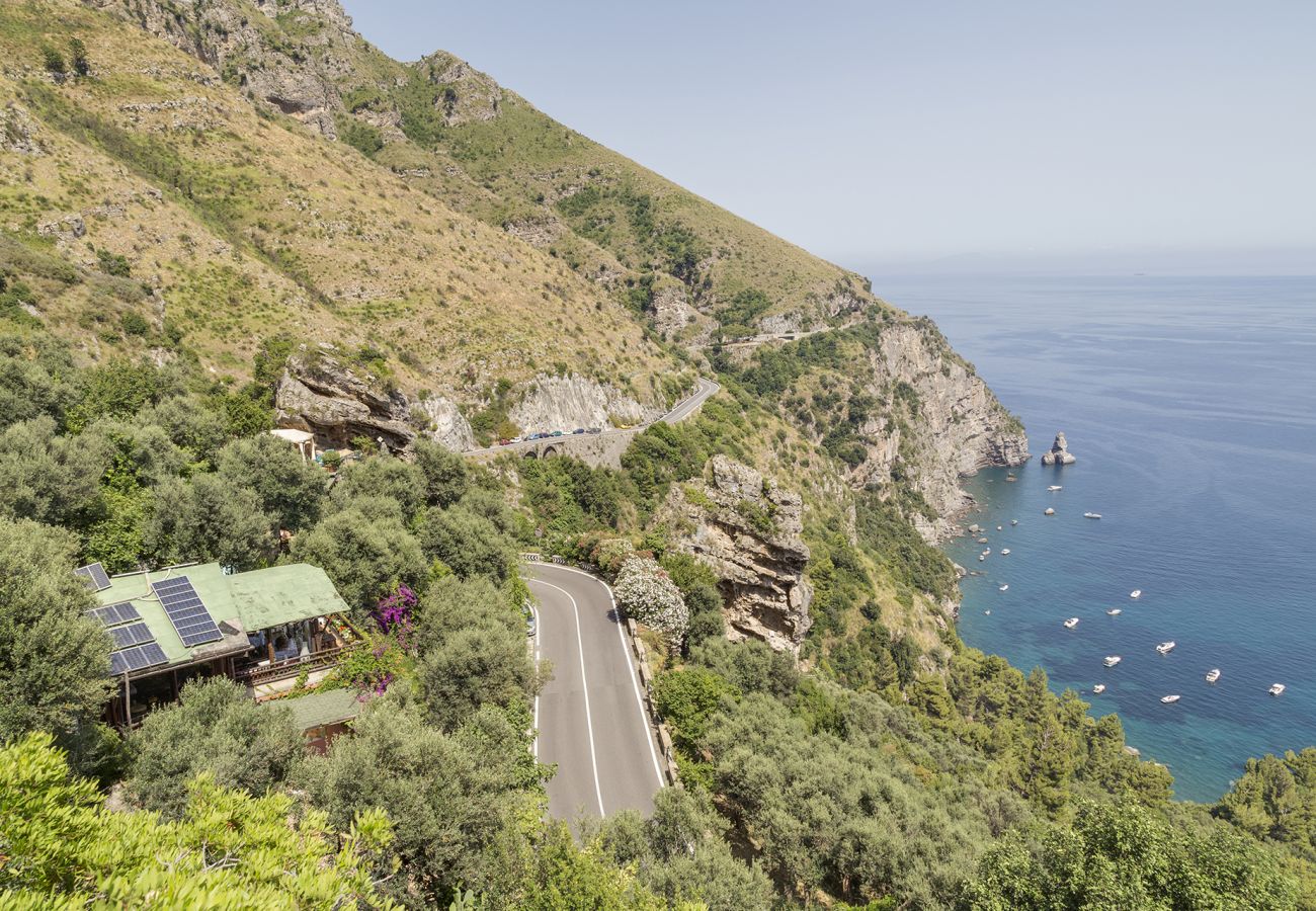 Villa a Positano - AMORE RENTALS -Villa Era con Piscina Privata, Vista Mare, Terrazzi e Parcheggio