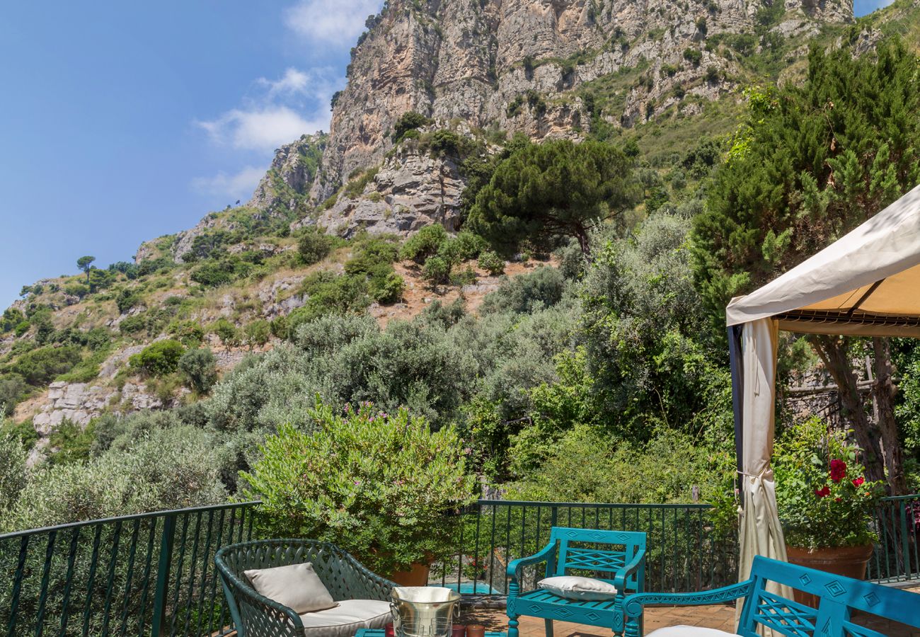 Villa a Positano - AMORE RENTALS -Villa Era con Piscina Privata, Vista Mare, Terrazzi e Parcheggio