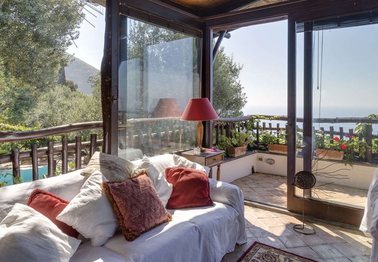 Villa a Positano - AMORE RENTALS -Villa Era con Piscina Privata, Vista Mare, Terrazzi e Parcheggio