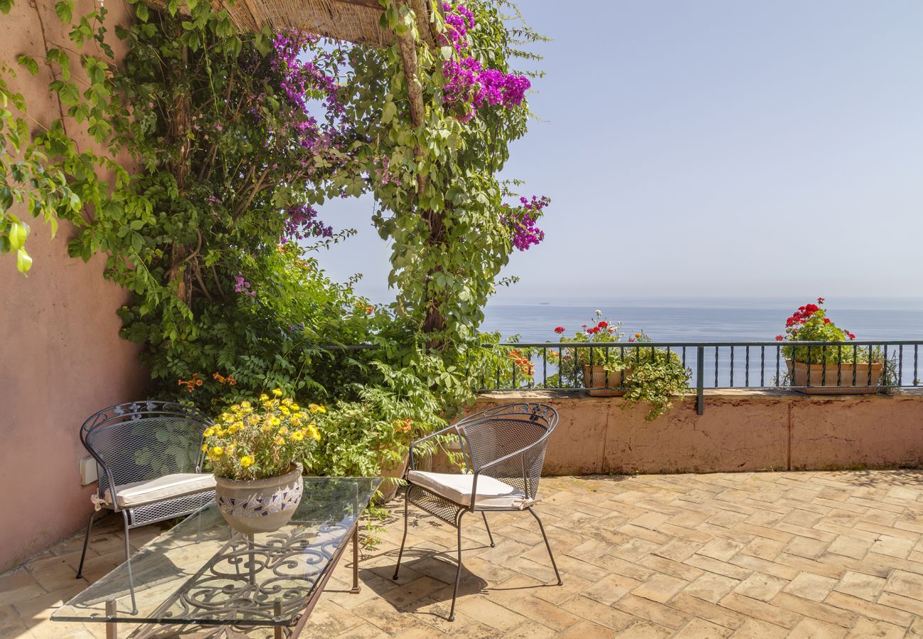 Villa a Positano - AMORE RENTALS -Villa Era con Piscina Privata, Vista Mare, Terrazzi e Parcheggio