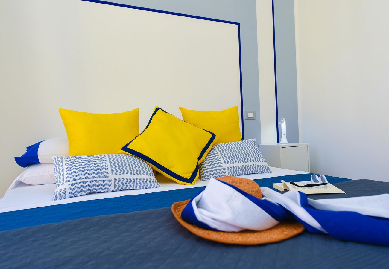 Appartamento a Sorrento - AMORE RENTALS -  Appartamento Iride con Aria Condizionata, Ideale per Famiglie