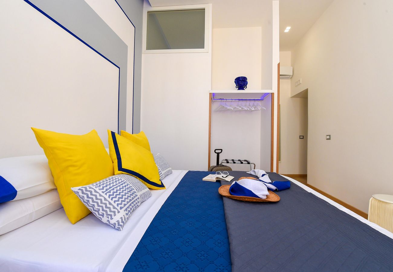 Appartamento a Sorrento - AMORE RENTALS -  Appartamento Sorrento Center Rooms con Aria Condizionata