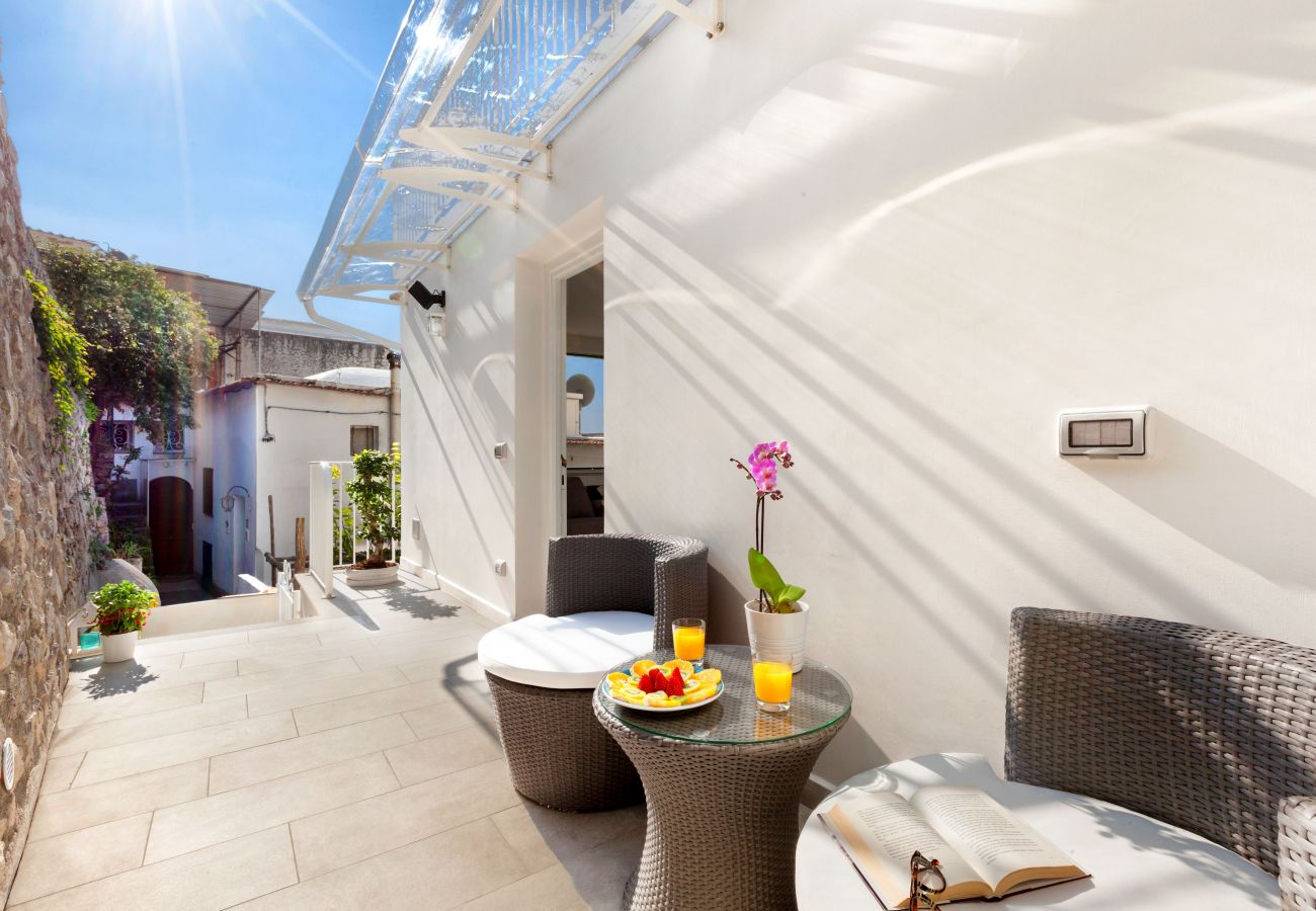 Casa a Positano - AMORE RENTALS - Casa Cristallo con Terrazza Privata e Vista Mare