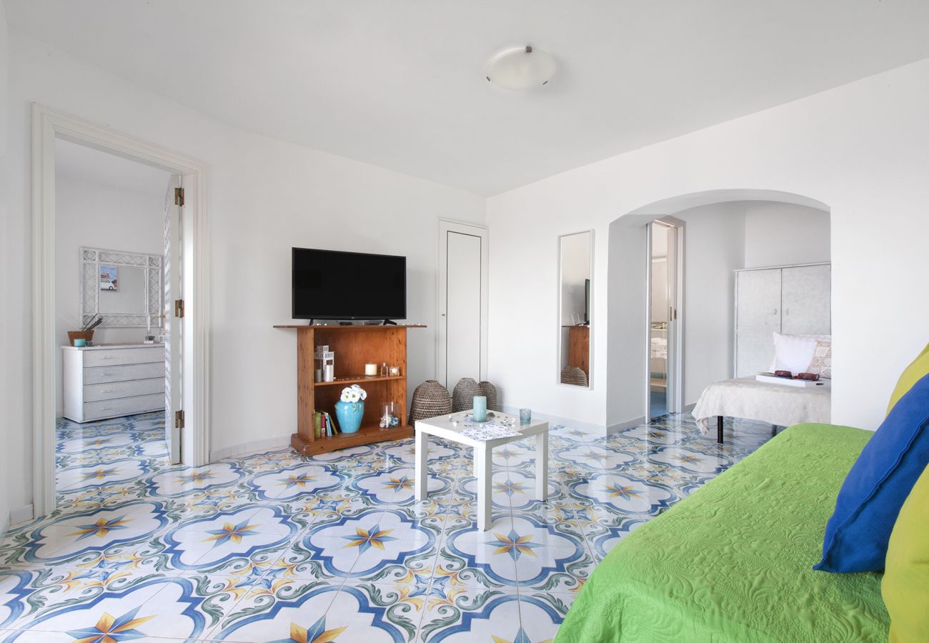 Villa a Nerano - AMORE RENTALS - Villa Giovanna con Terrazzi, Vasca Idromassaggio, Vista Mare e Discesa al Mare