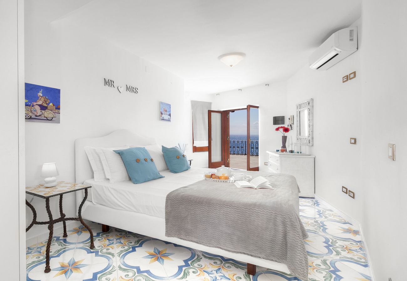Villa a Nerano - AMORE RENTALS - Villa Giovanna con Terrazzi, Vasca Idromassaggio, Vista Mare e Discesa al Mare