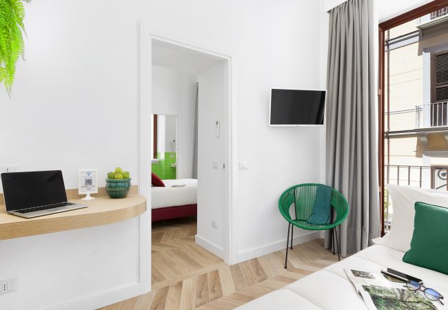 Appartamento a Sorrento - AMORE RENTALS - Casa 80 con Aria Condizionata e Internet WI-FI Appartamento a Sorrento - AMORE RENTALS - Casa 80 con Aria Condizionata e Internet WI-FI