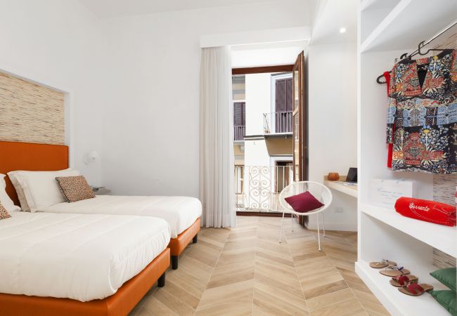 Appartamento a Sorrento - AMORE RENTALS - Casa 80 con Aria Condizionata e Internet WI-FI Appartamento a Sorrento - AMORE RENTALS - Casa 80 con Aria Condizionata e Internet WI-FI