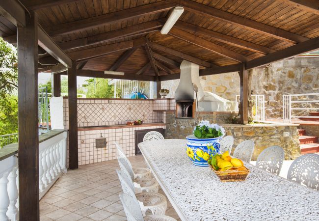 Villa a Massa Lubrense - AMORE RENTALS - Villa Giulia con Piscina Privata, Vista Mare, Terrazzi e Parcheggio Villa a Massa Lubrense - AMORE RENTALS - Villa Giulia con Piscina Privata, Vista Mare, Terrazzi e Parcheggio