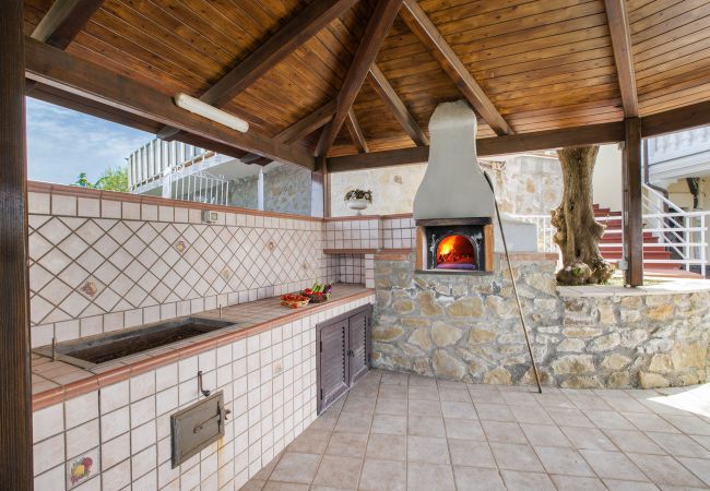 Villa a Massa Lubrense - AMORE RENTALS - Villa Giulia con Piscina Privata, Vista Mare, Terrazzi e Parcheggio Villa a Massa Lubrense - AMORE RENTALS - Villa Giulia con Piscina Privata, Vista Mare, Terrazzi e Parcheggio