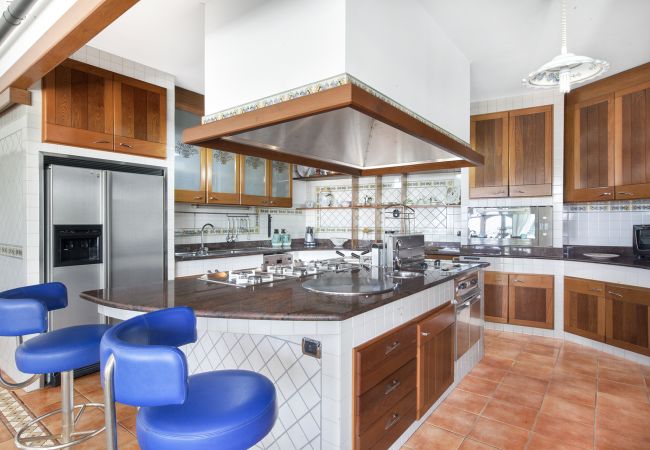 Villa a Massa Lubrense - AMORE RENTALS - Villa Giulia con Piscina Privata, Vista Mare, Terrazzi e Parcheggio Villa a Massa Lubrense - AMORE RENTALS - Villa Giulia con Piscina Privata, Vista Mare, Terrazzi e Parcheggio