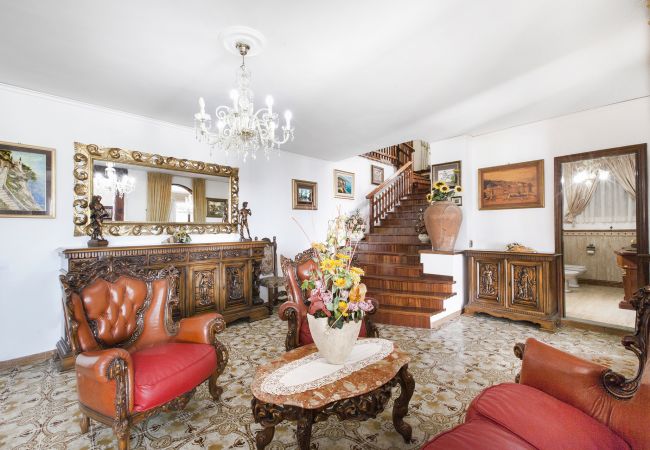 Villa a Massa Lubrense - AMORE RENTALS - Villa Giulia con Piscina Privata, Vista Mare, Terrazzi e Parcheggio Villa a Massa Lubrense - AMORE RENTALS - Villa Giulia con Piscina Privata, Vista Mare, Terrazzi e Parcheggio