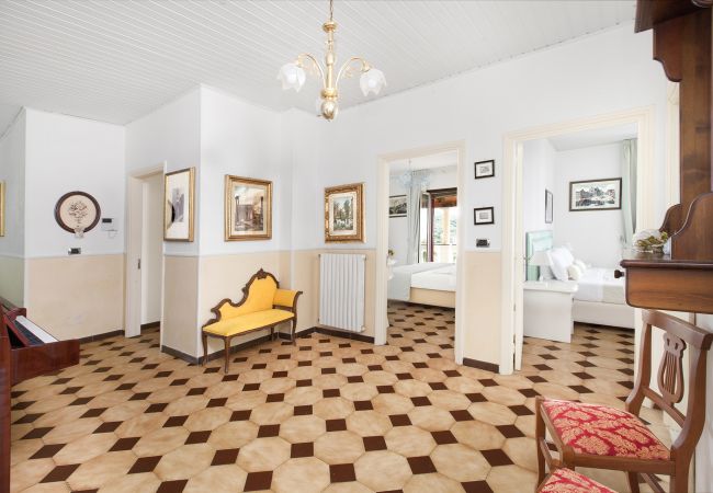 Villa a Massa Lubrense - AMORE RENTALS - Villa Giulia con Piscina Privata, Vista Mare, Terrazzi e Parcheggio Villa a Massa Lubrense - AMORE RENTALS - Villa Giulia con Piscina Privata, Vista Mare, Terrazzi e Parcheggio