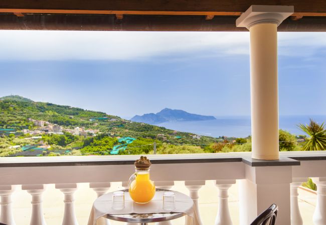 Villa a Massa Lubrense - AMORE RENTALS - Villa Giulia con Piscina Privata, Vista Mare, Terrazzi e Parcheggio Villa a Massa Lubrense - AMORE RENTALS - Villa Giulia con Piscina Privata, Vista Mare, Terrazzi e Parcheggio