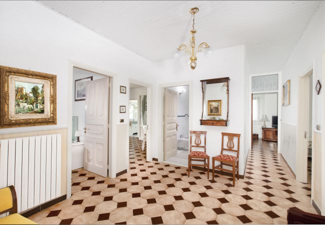 Villa a Massa Lubrense - AMORE RENTALS - Villa Giulia con Piscina Privata, Vista Mare, Terrazzi e Parcheggio Villa a Massa Lubrense - AMORE RENTALS - Villa Giulia con Piscina Privata, Vista Mare, Terrazzi e Parcheggio