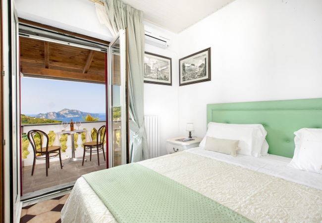 Villa a Massa Lubrense - AMORE RENTALS - Villa Giulia con Piscina Privata, Vista Mare, Terrazzi e Parcheggio Villa a Massa Lubrense - AMORE RENTALS - Villa Giulia con Piscina Privata, Vista Mare, Terrazzi e Parcheggio