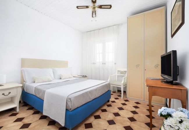 Villa a Massa Lubrense - AMORE RENTALS - Villa Giulia con Piscina Privata, Vista Mare, Terrazzi e Parcheggio Villa a Massa Lubrense - AMORE RENTALS - Villa Giulia con Piscina Privata, Vista Mare, Terrazzi e Parcheggio