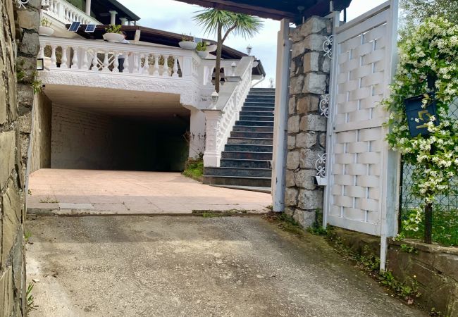 Villa a Massa Lubrense - AMORE RENTALS - Villa Giulia con Piscina Privata, Vista Mare, Terrazzi e Parcheggio Villa a Massa Lubrense - AMORE RENTALS - Villa Giulia con Piscina Privata, Vista Mare, Terrazzi e Parcheggio