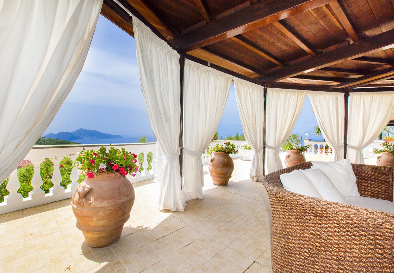 Villa a Massa Lubrense - AMORE RENTALS - Villa Giulia con Piscina Privata, Vista Mare, Terrazzi e Parcheggio