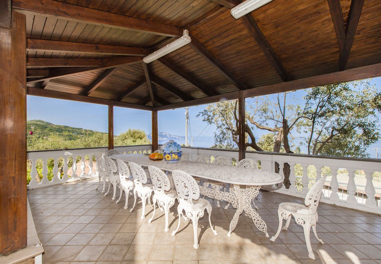 Villa a Massa Lubrense - AMORE RENTALS - Villa Giulia con Piscina Privata, Vista Mare, Terrazzi e Parcheggio