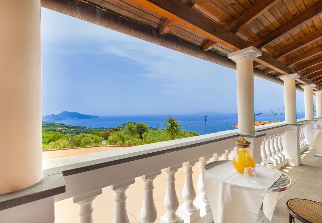 Villa a Massa Lubrense - AMORE RENTALS - Villa Giulia con Piscina Privata, Vista Mare, Terrazzi e Parcheggio