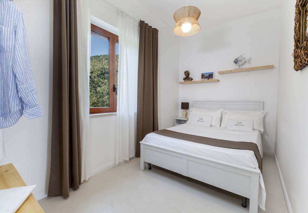 Villa a Massa Lubrense - AMORE RENTALS - Villa Marina con Piscina Privata, Vista Mare, Terrazzi e Parcheggio
