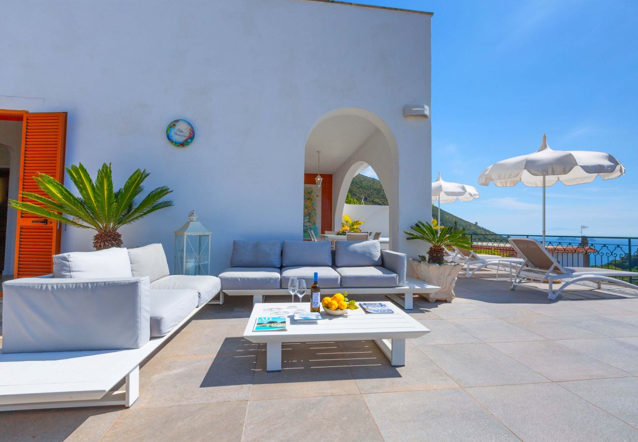 Villa a Massa Lubrense - AMORE RENTALS - Villa Marina con Piscina Privata, Vista Mare, Terrazzi e Parcheggio