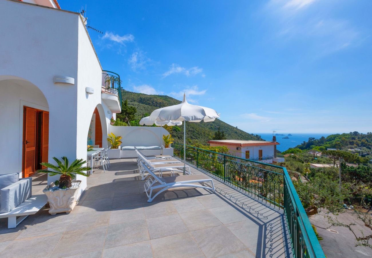 Villa a Massa Lubrense - AMORE RENTALS - Villa Marina con Piscina Privata, Vista Mare, Terrazzi e Parcheggio
