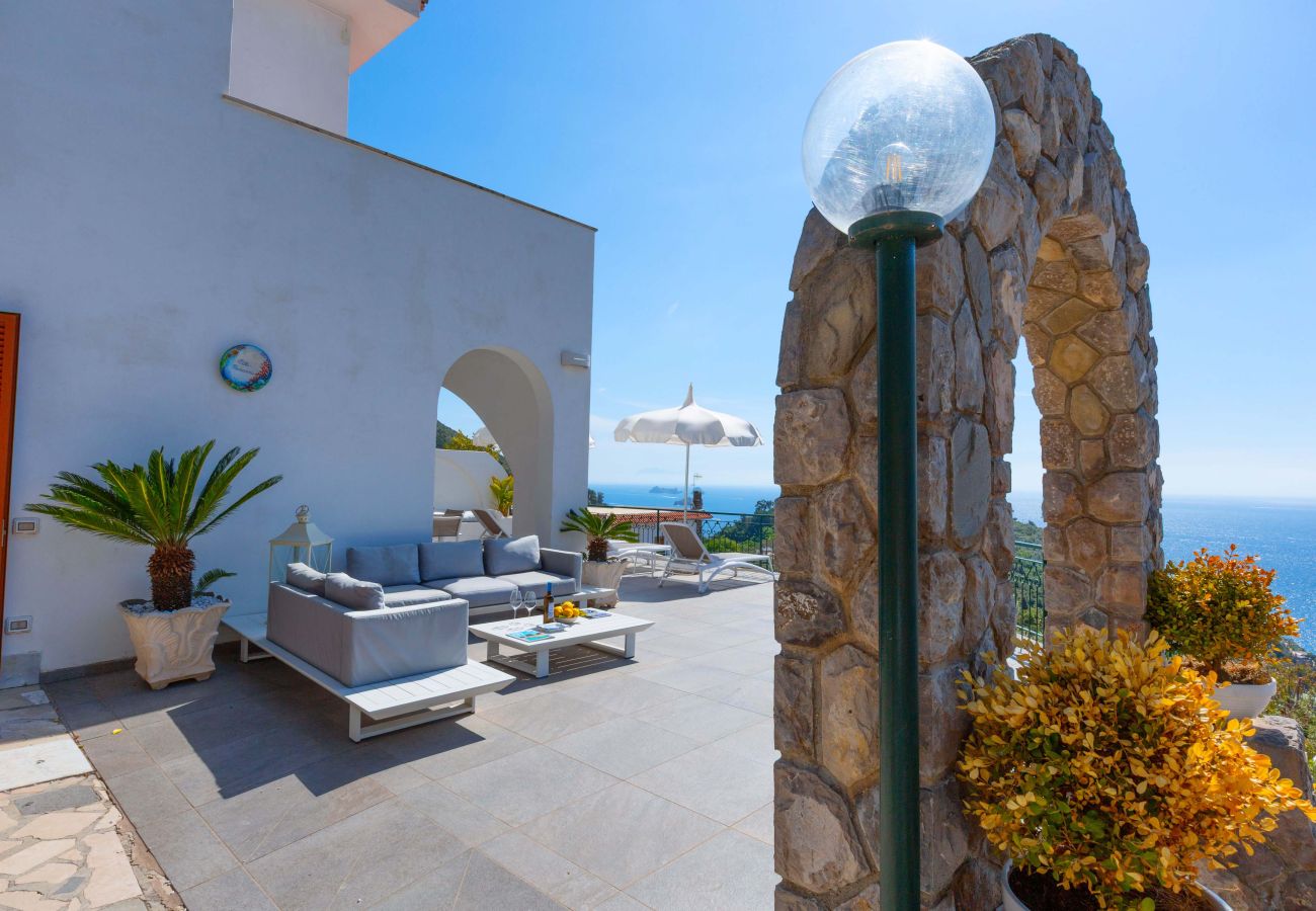 Villa a Massa Lubrense - AMORE RENTALS - Villa Marina con Piscina Privata, Vista Mare, Terrazzi e Parcheggio