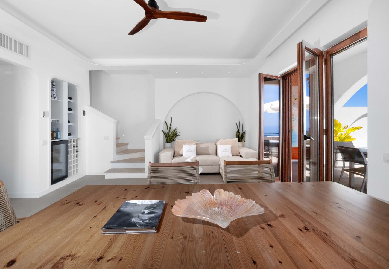 Villa a Massa Lubrense - AMORE RENTALS - Villa Marina con Piscina Privata, Vista Mare, Terrazzi e Parcheggio