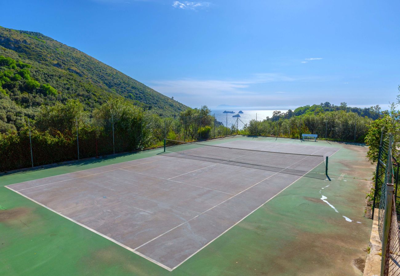 Villa a Massa Lubrense - AMORE RENTALS - Villa Marina con Piscina Privata, Vista Mare, Terrazzi e Parcheggio