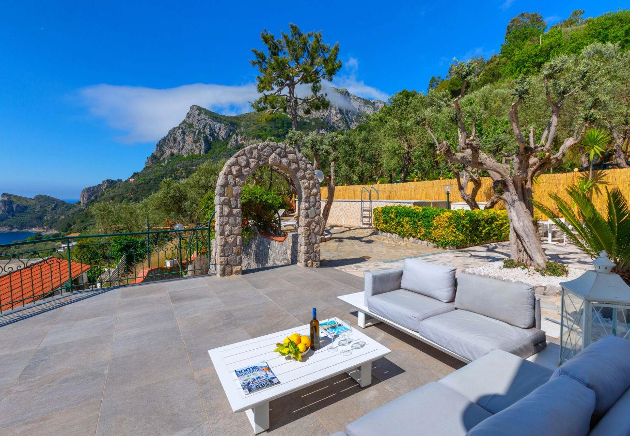 Villa a Massa Lubrense - AMORE RENTALS - Villa Marina con Piscina Privata, Vista Mare, Terrazzi e Parcheggio