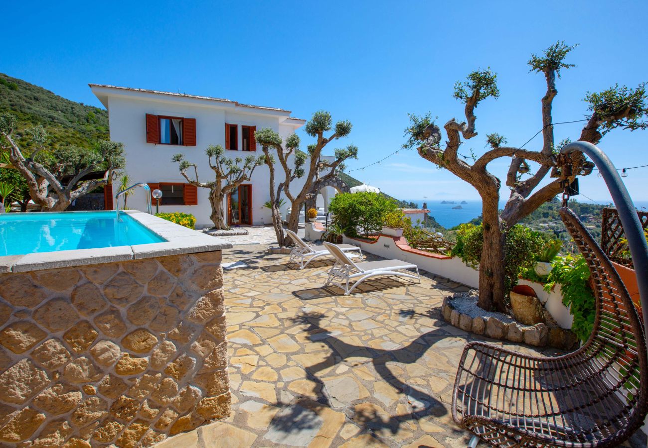 Villa a Massa Lubrense - AMORE RENTALS - Villa Marina con Piscina Privata, Vista Mare, Terrazzi e Parcheggio